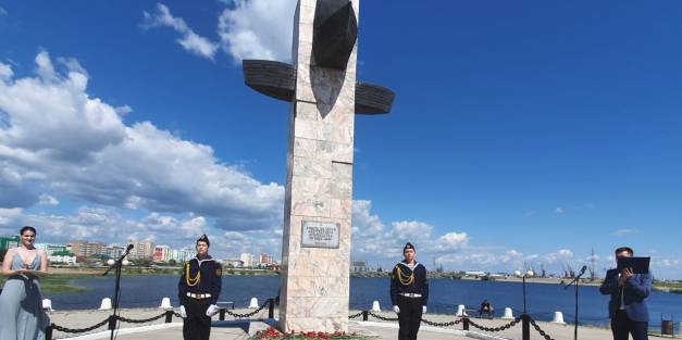 В преддверии Дня работников морского и речного флота сотрудники ПАО «ЛОРП» почтили память выдающихся деятелей.