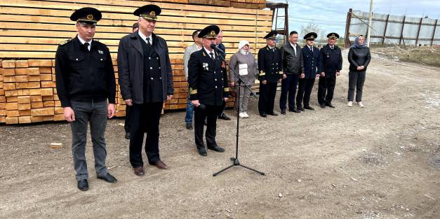 В Якутске встретили первый теплоход