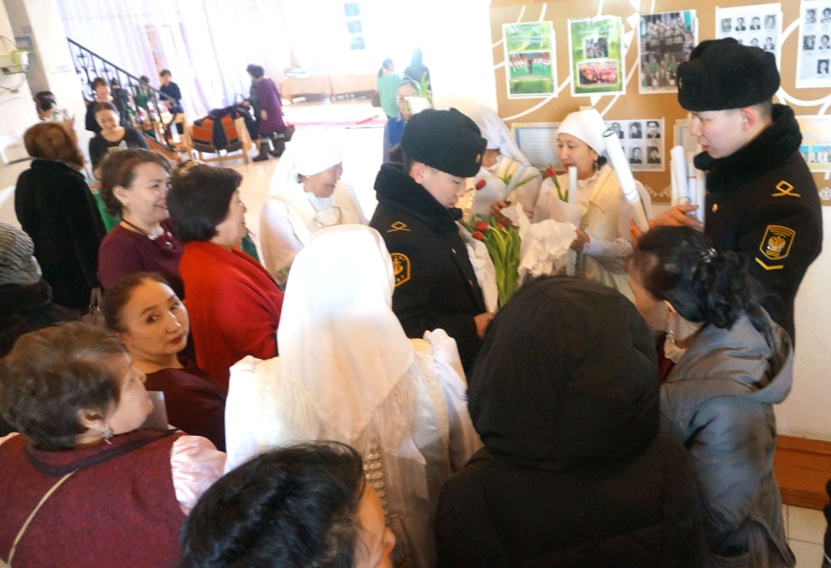 много в клубе