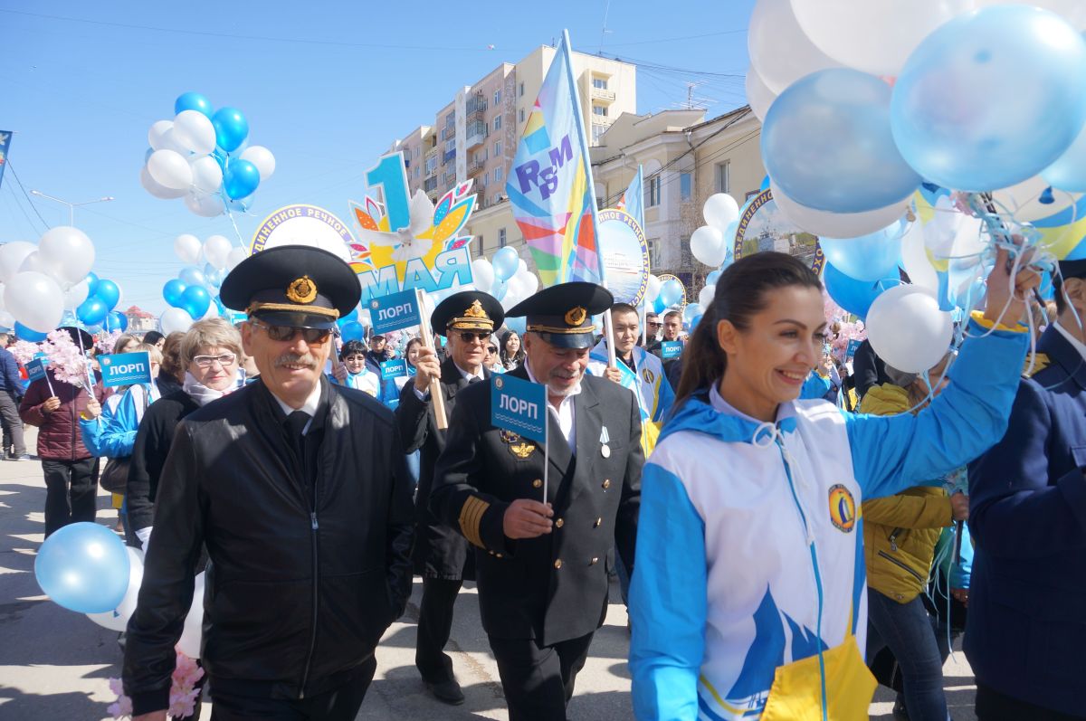 внутри колонны