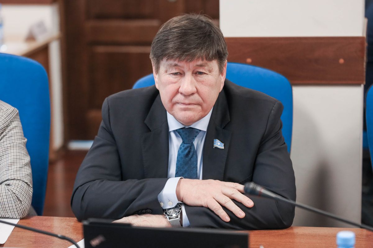 эр ларионов