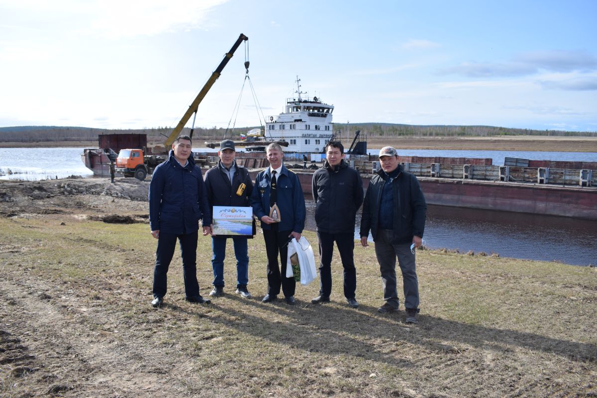 трактора на выгрузке