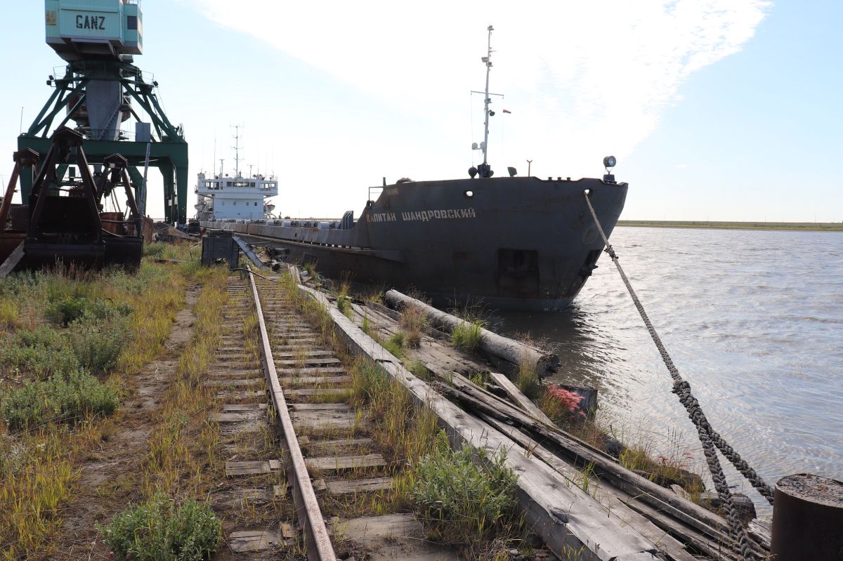 шандровский подход в нижнеянск под выгрузку ку