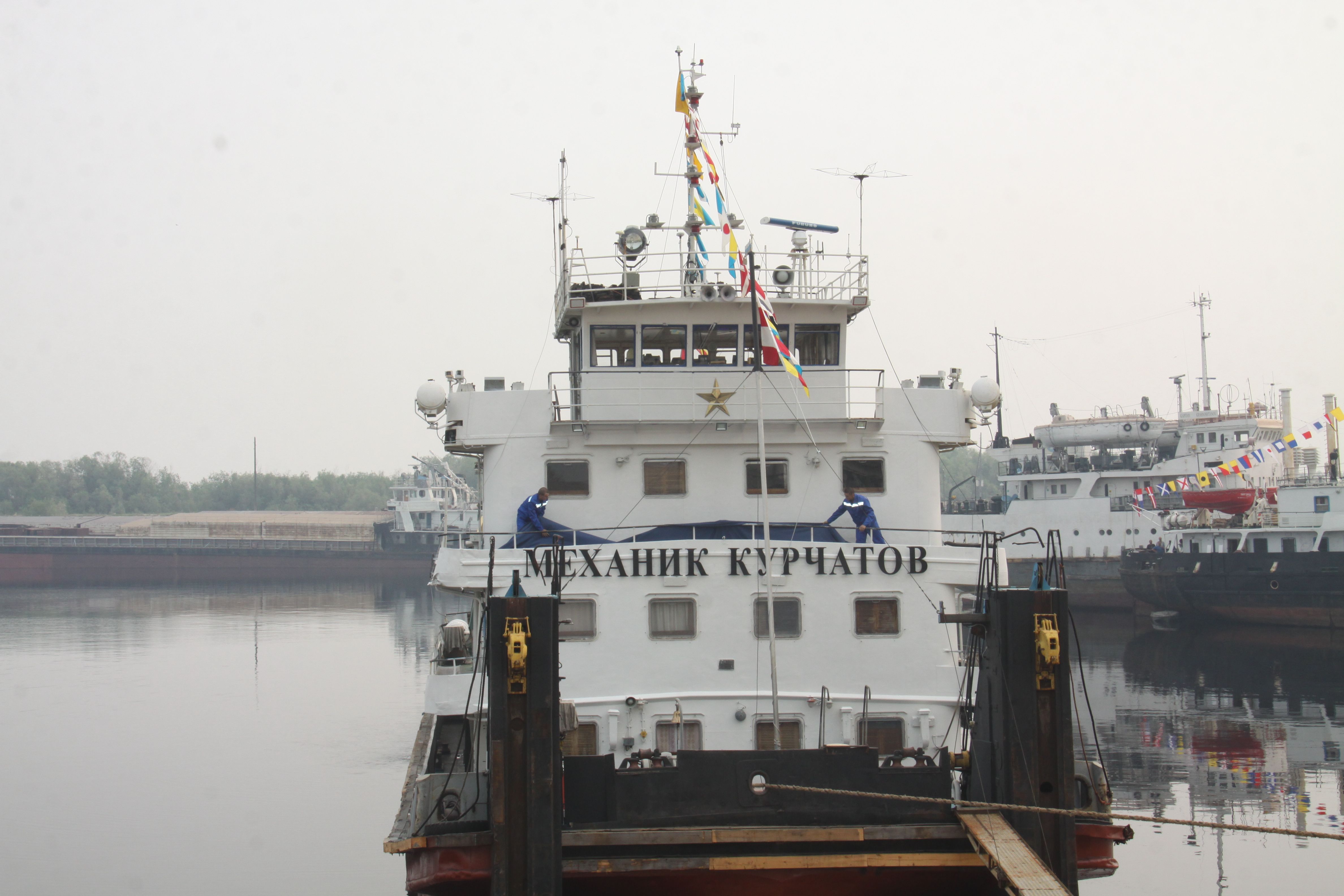 Теплоходу ОТ-2131 присвоено имя Леонида Курчатова