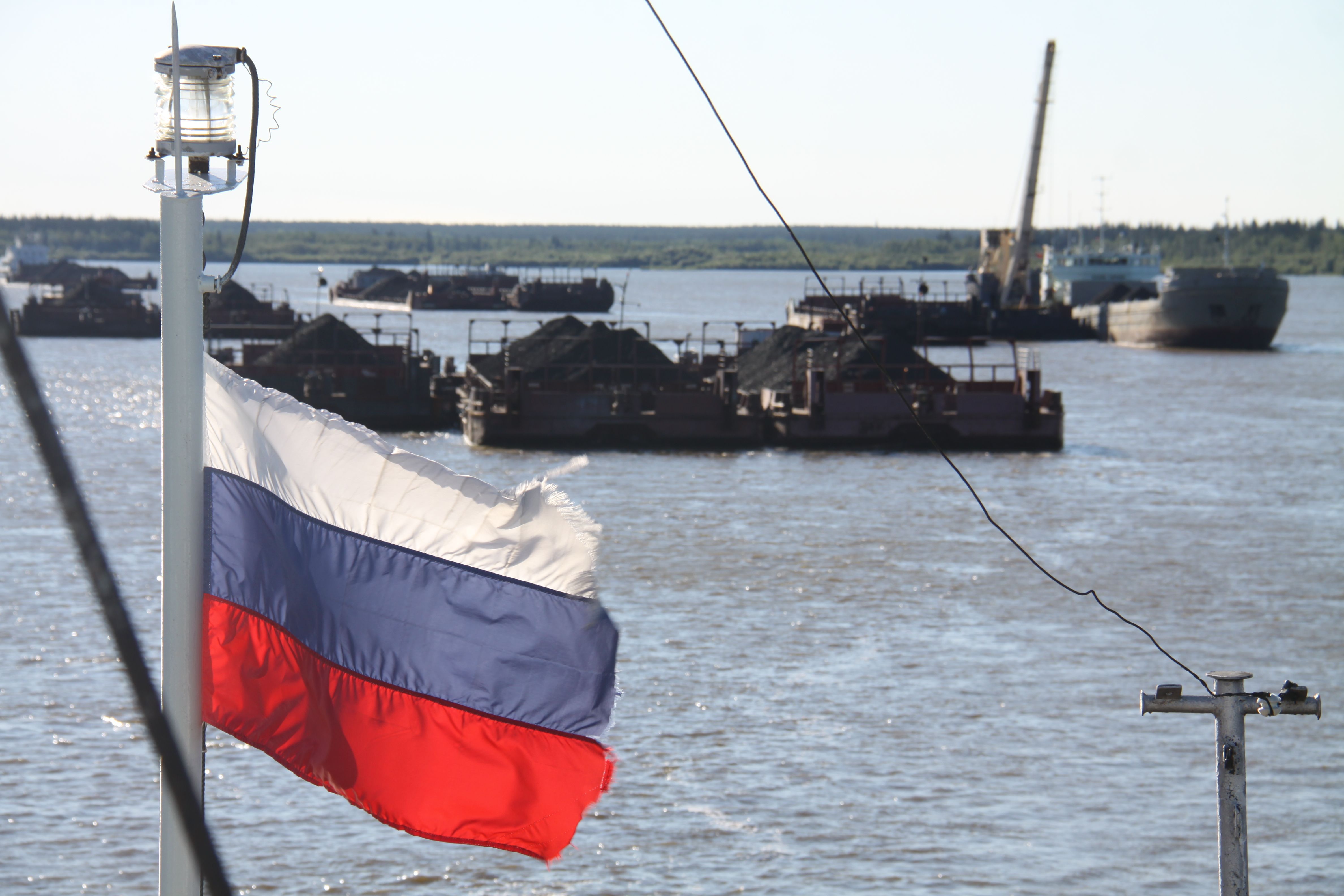  Российский флаг поднят на судах ПАО «ЛОРП»