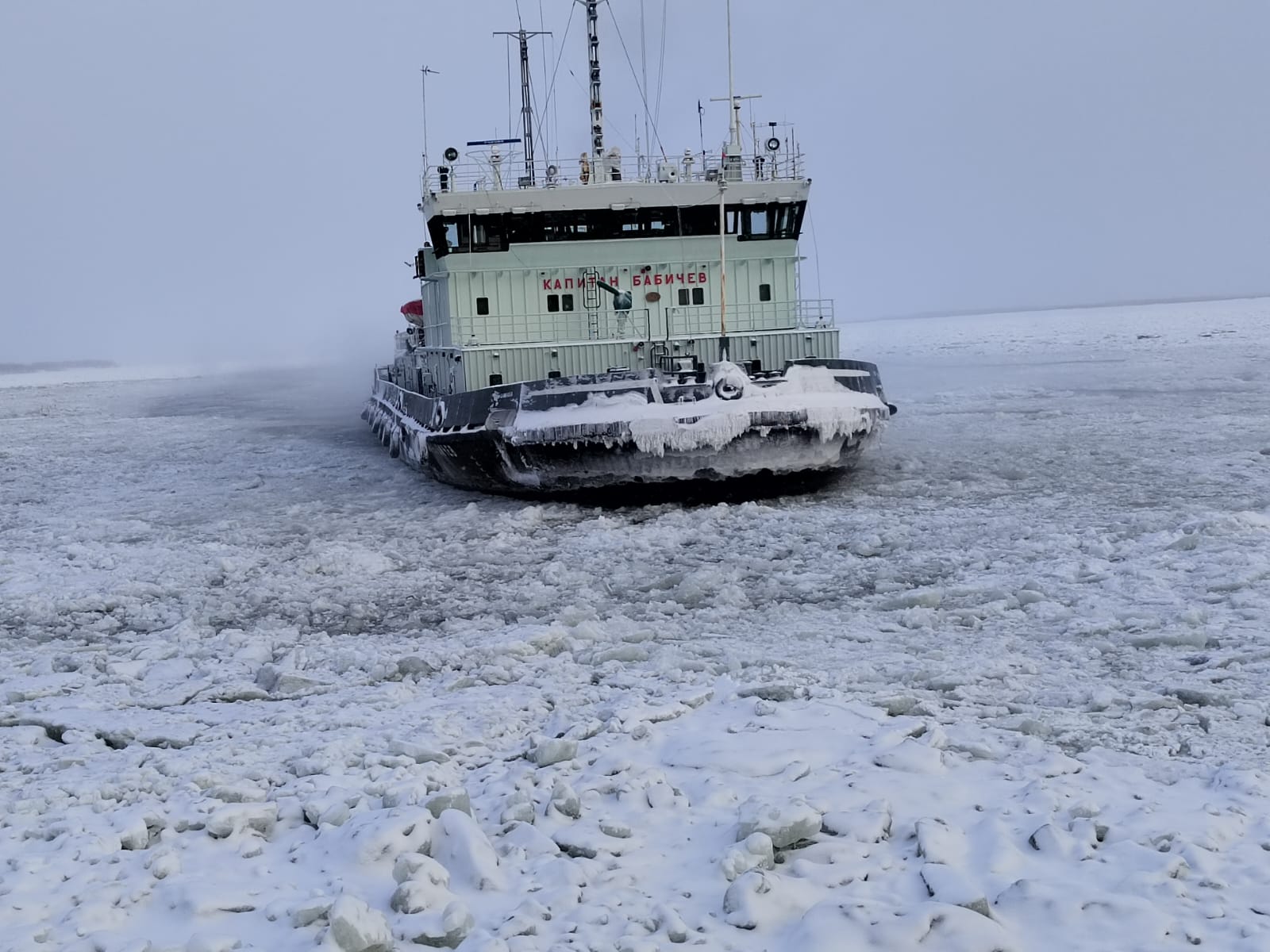 Грузоперевозки через реку Лену завершатся 23 ноября