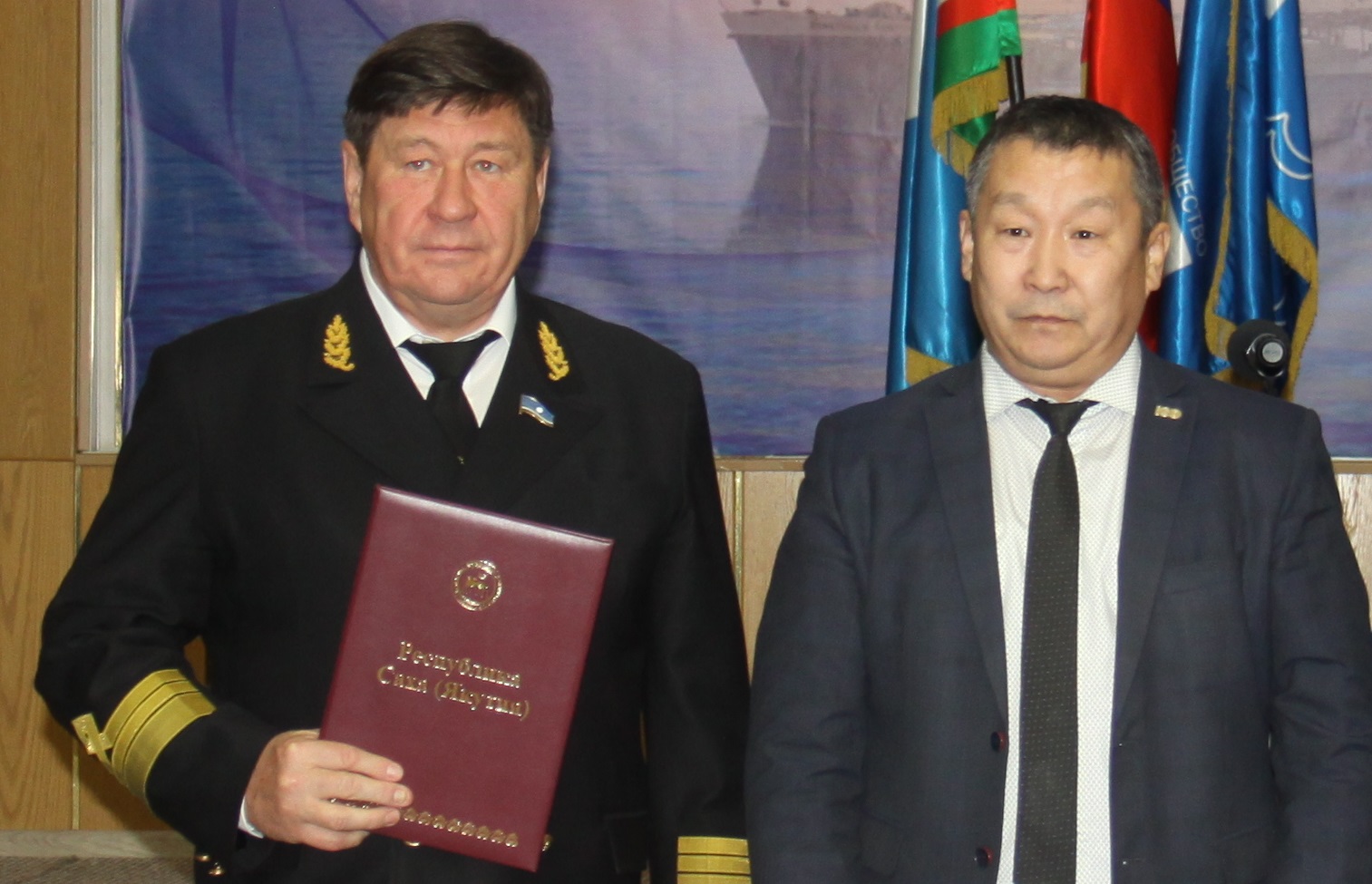 Сергей Ларионов поздравил Дмитрия Садовникова с днем рождения