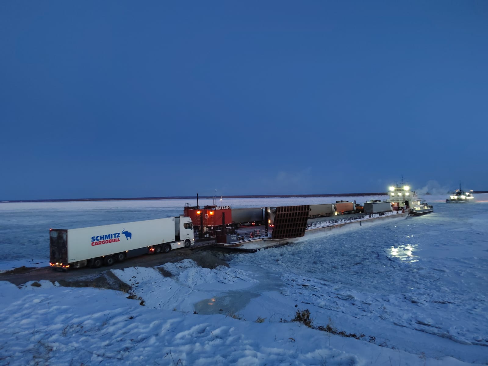 Грузоперевозки через реку Лену завершатся 23 ноября