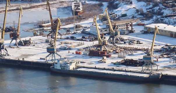 Флот ПАО «ЛОРП» выходит с морского участка на водную магистраль р.Лена.