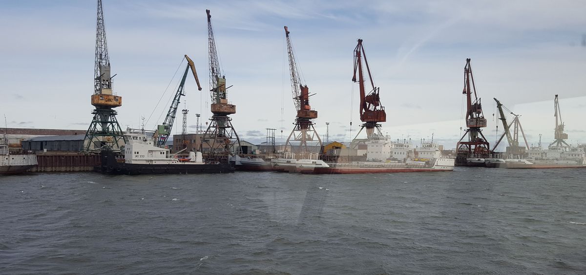  Эксперт Российского Классификационного Общества работает на р.Яна