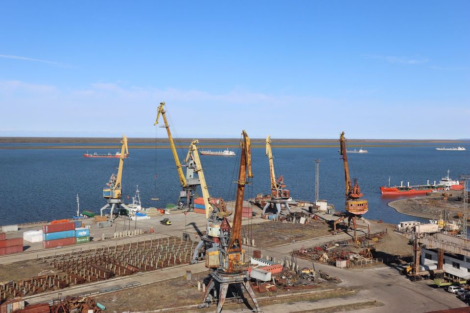 Дневник навигации ЛОРП: морской буксир «Пак» доставил баржи «ROB» на р.Анабар