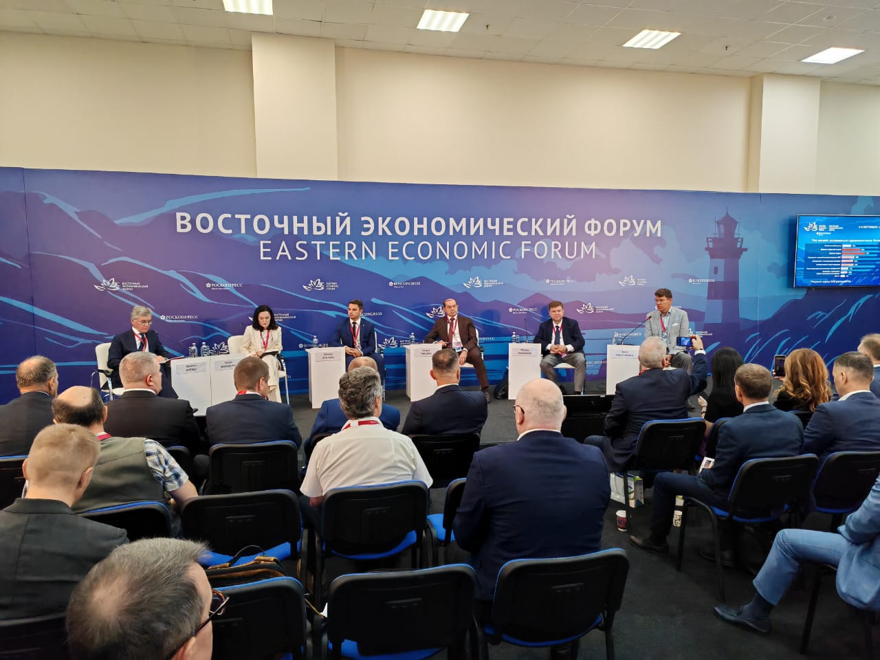 Сергей Ларионов работает на Восточном экономическом форуме