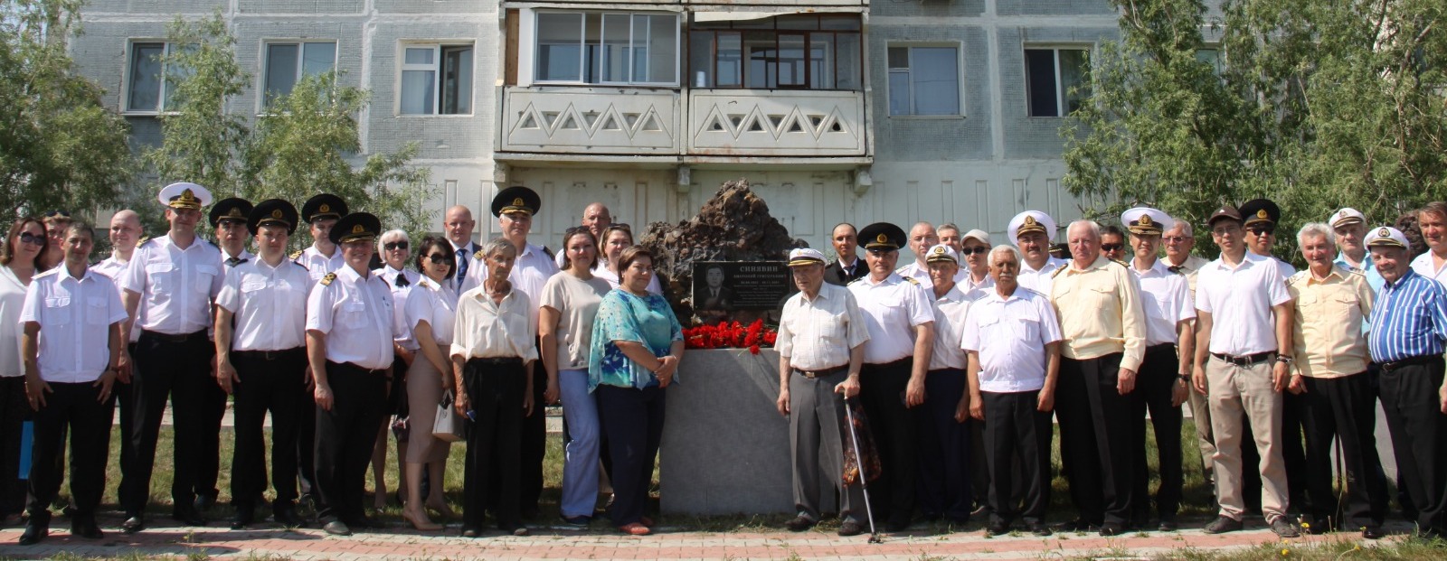В Жатае установили памятный камень капитану Анатолию Синявину