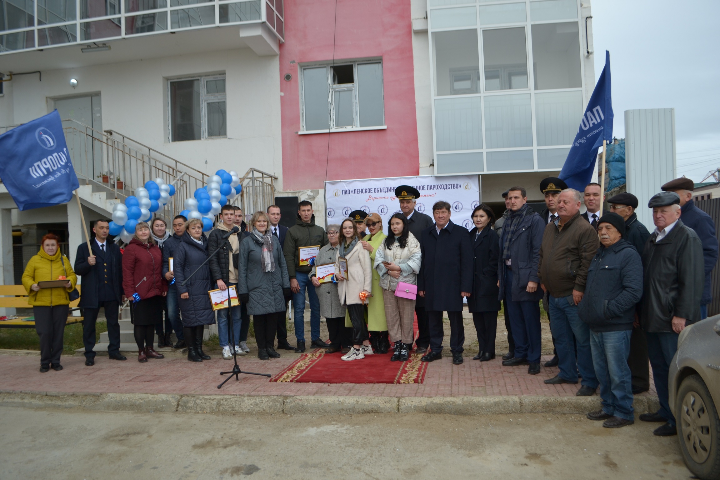 Дети-сироты получили ключи от новых квартир в Жатае 