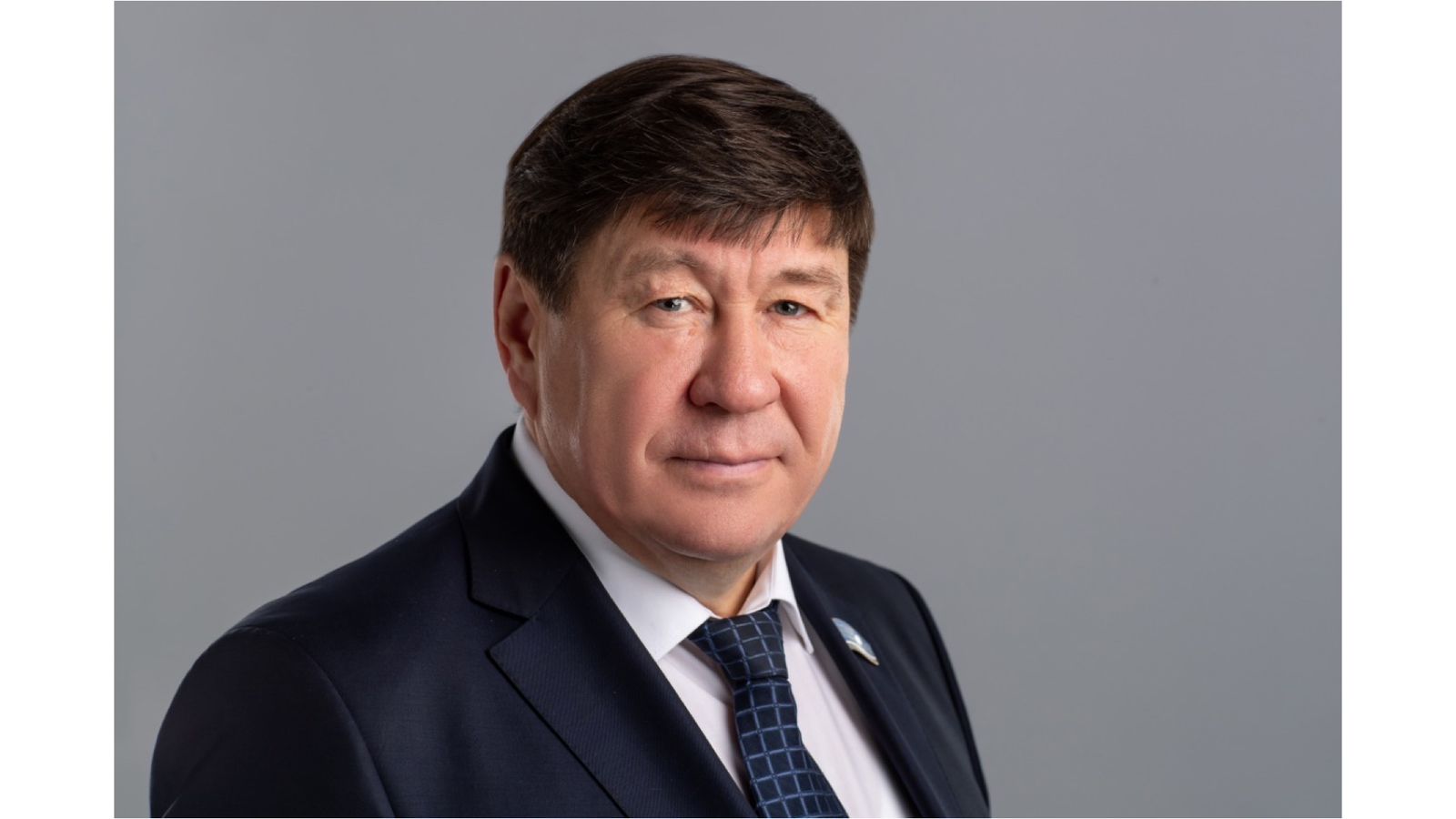 Сергей Ларионов поздравляет однопартийцев