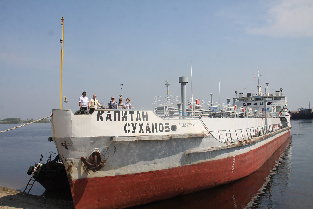 В Жатае торжественно встретили теплоход «Капитан Суханов»