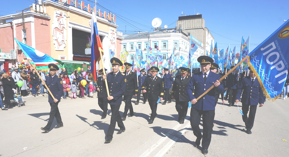 Поздравление генерального директора ПАО "ЛОРП" Сергея Ларионова с весенним праздником!