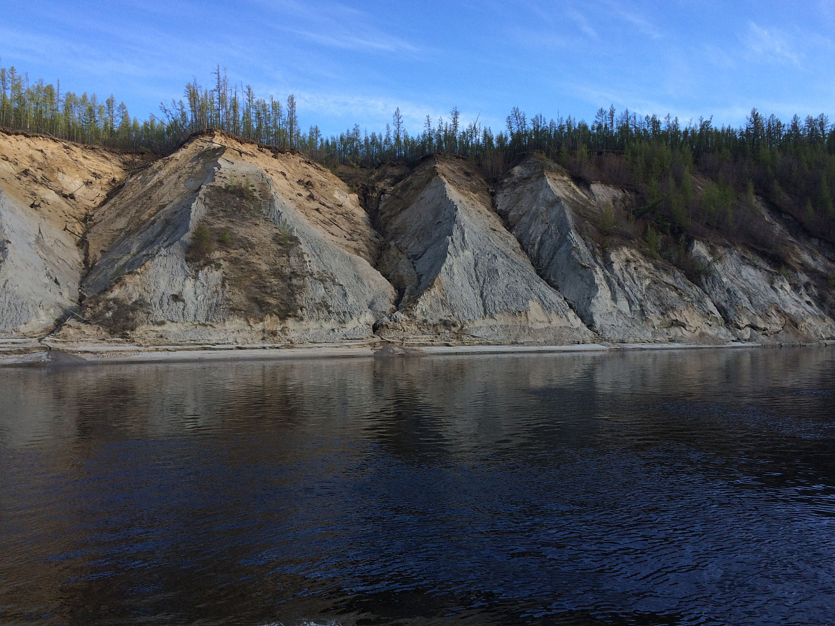 На Вилюе судоходство прекращено из-за обмеления реки.  