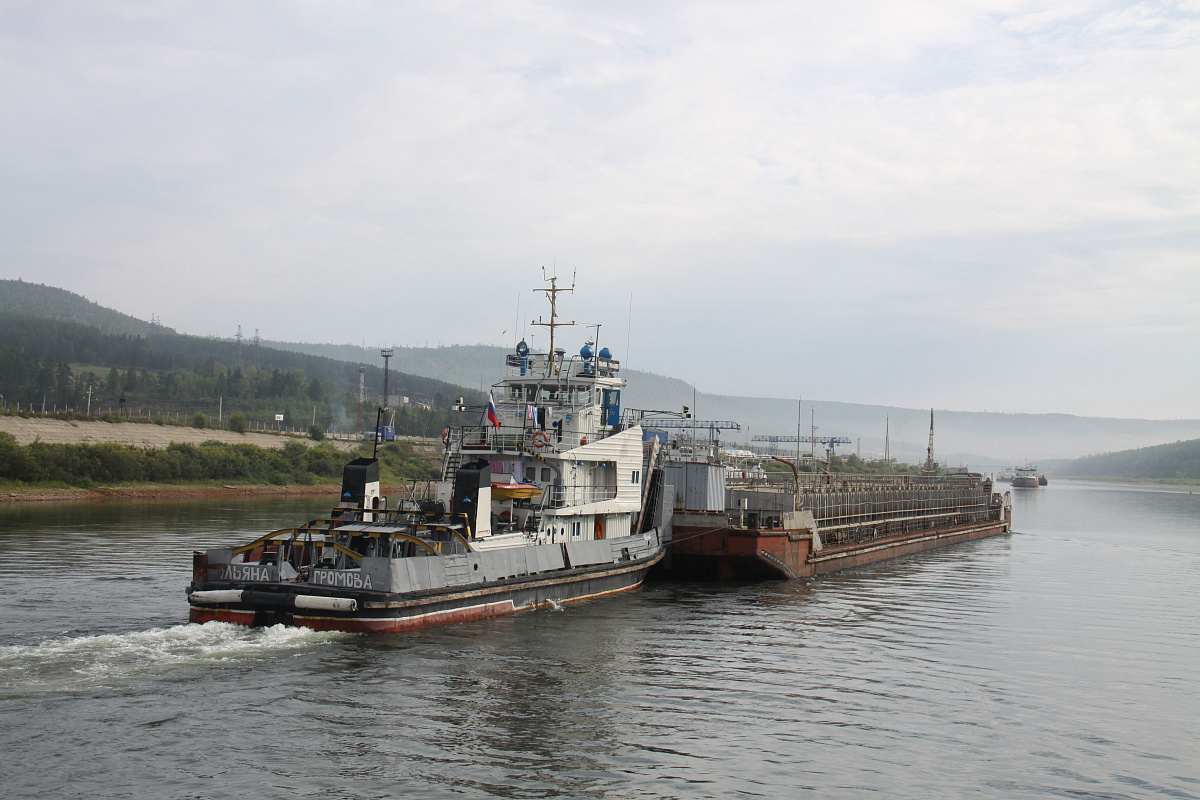 Дневник навигации: продолжается отгрузка  для получателей пунктов реки Вилюй