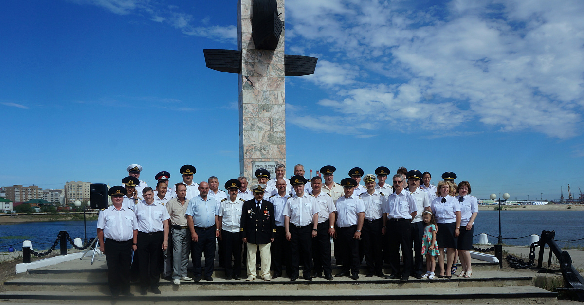 В преддверии Дня работников морского и речного флота  сотрудники ОАО «ЛОРП» почтили память выдающихся деятелей. 