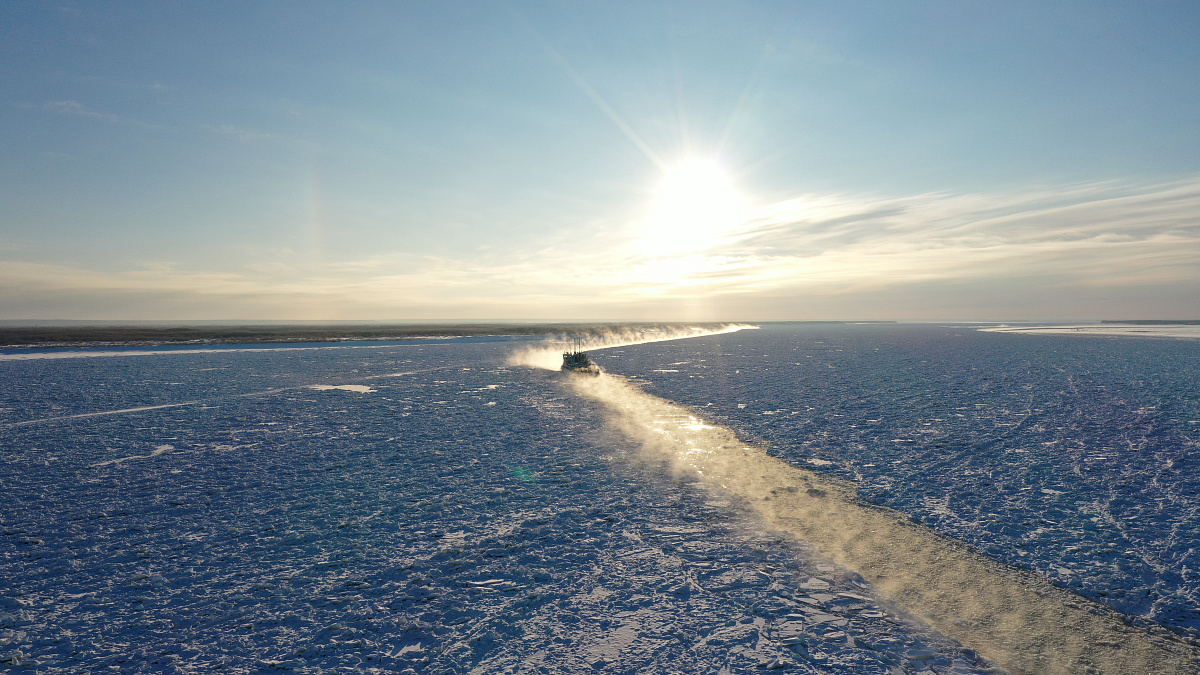 Внимание!  Перевозки через Лену продлятся до 27 ноября включительно.