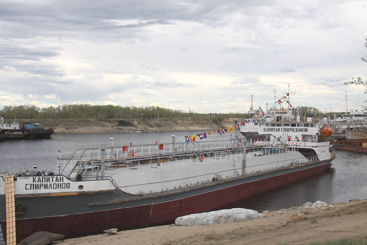 Модернизированному танкеру присвоено имя капитана Спиридонова.  
