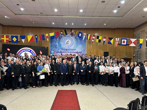 В ПАО "ЛОРП" наградами отметили речников