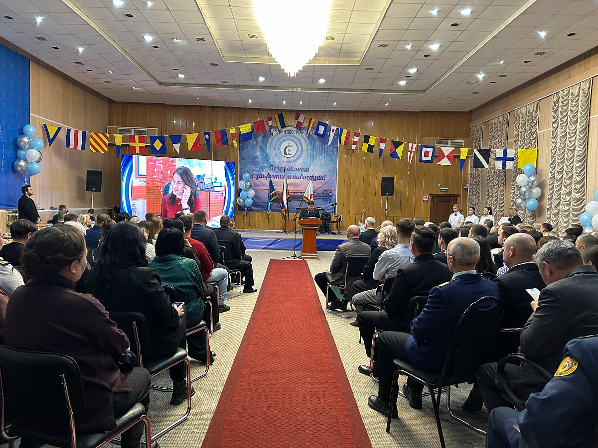 В ПАО "ЛОРП" наградами отметили речников