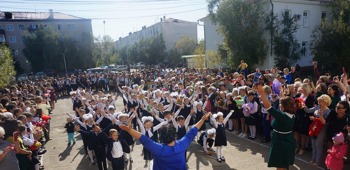 ОАО «ЛОРП» поздравил педагогов и  школьников с днем знаний!