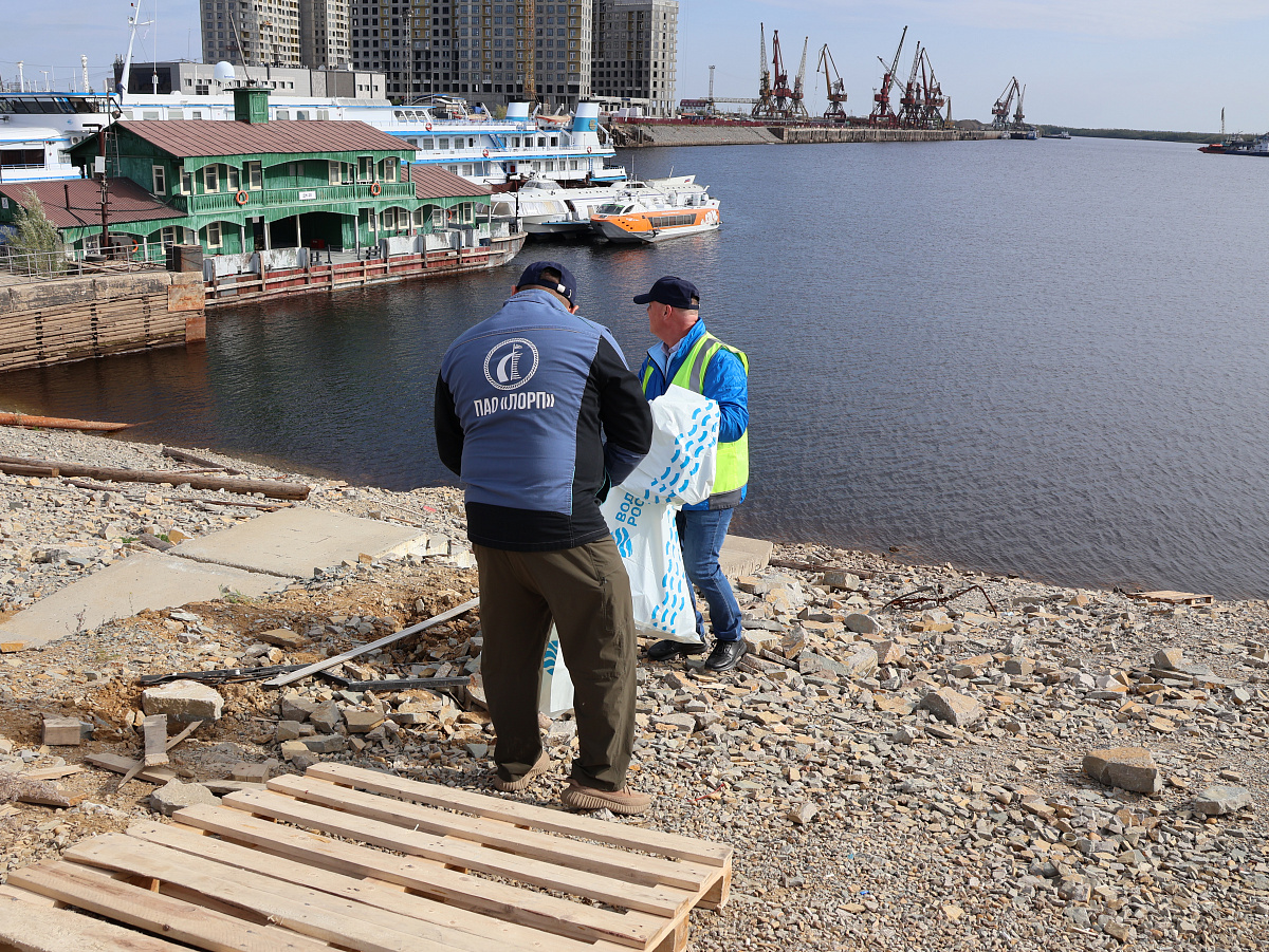 Работники ЛОРП приняли участие в субботнике «Вода России»